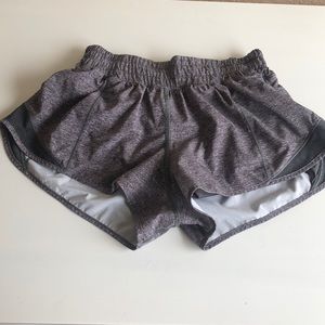Lululemon Hotty Hot 2.5 Shorts - Size 4